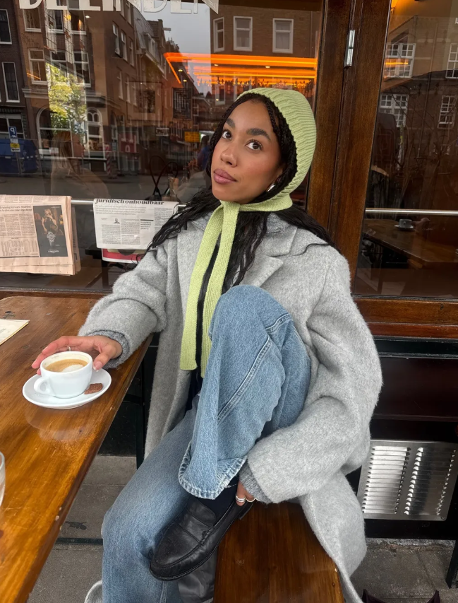 Phụ kiện khăn đội đầu hoặc băng đô. Ảnh: @amaka.hamelijnck