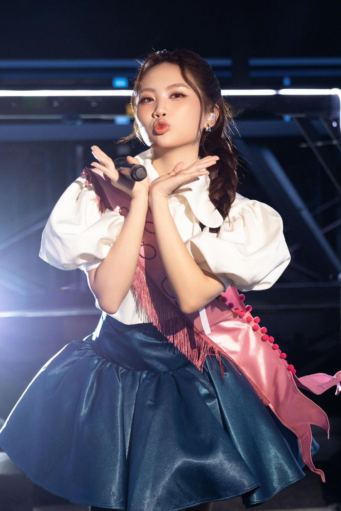 Nhan sắc 'gây sốc' của Phương Mỹ Chi trên sóng truyền hình Ảnh 1