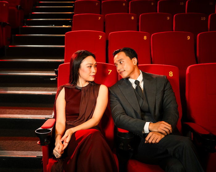 Mai Tài Phến trao ánh nhìn đầy tình cảm dành cho Mỹ Tâm.