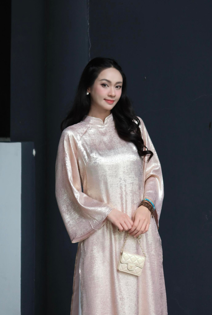 &nbsp;Vũ Thúy Quỳnh được khen ngày càng 'lên tay' trong việc trang điểm và phối đồ. Ảnh: FBNV