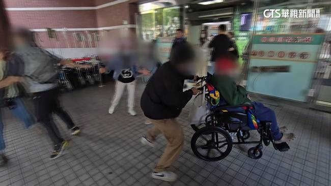 Xôn xao cụ ông 102 tuổi đăng ký kết hôn với nữ hộ lý sau 27 năm chăm sóc, con cái kịch liệt phản đối Ảnh 2