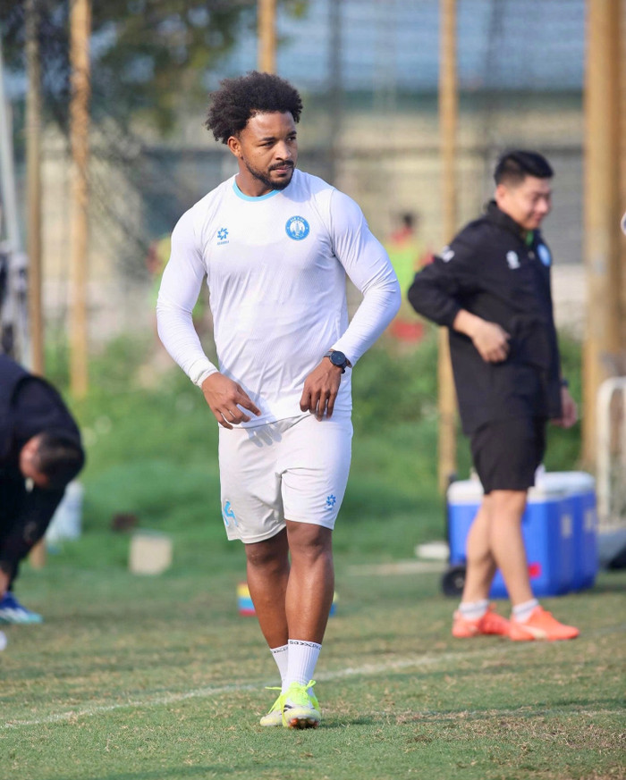 Báo Malaysia đã bất ngờ có thông tin quan trọng về sự vắng mặt của tiền đạo Nguyễn Xuân Son. Ảnh: CLB Nam Định