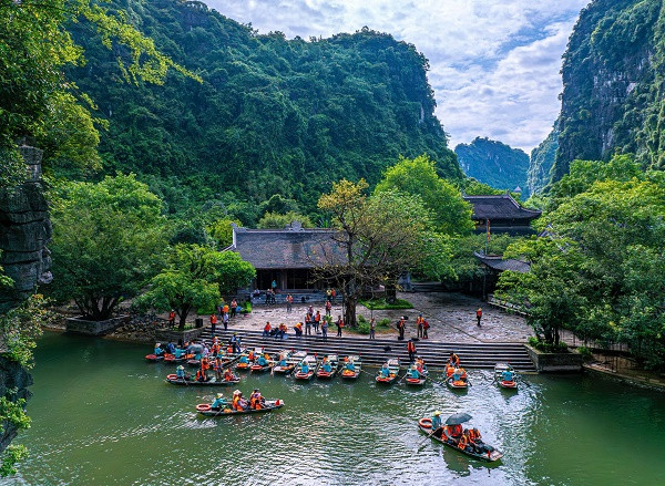 Bến thuyền Tràng An – khởi đầu hành trình trải nghiệm thiên nhiên và văn hóa.