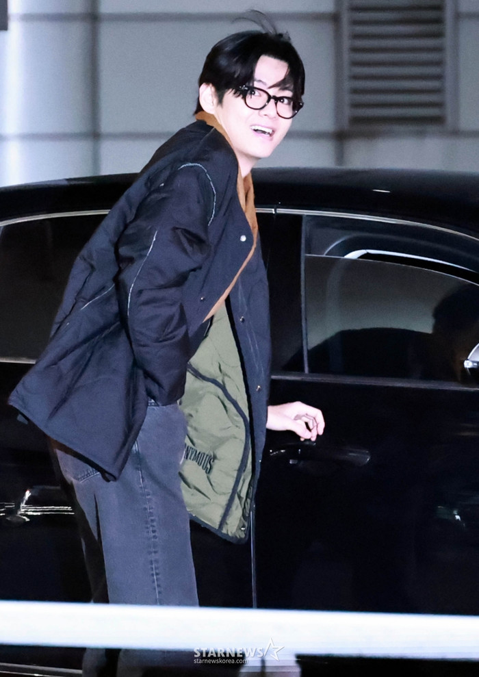 Xôn xao V (BTS) 'gặp nguy' ở nước ngoài, cộng đồng fan toàn cầu 'kêu cứu' Ảnh 1