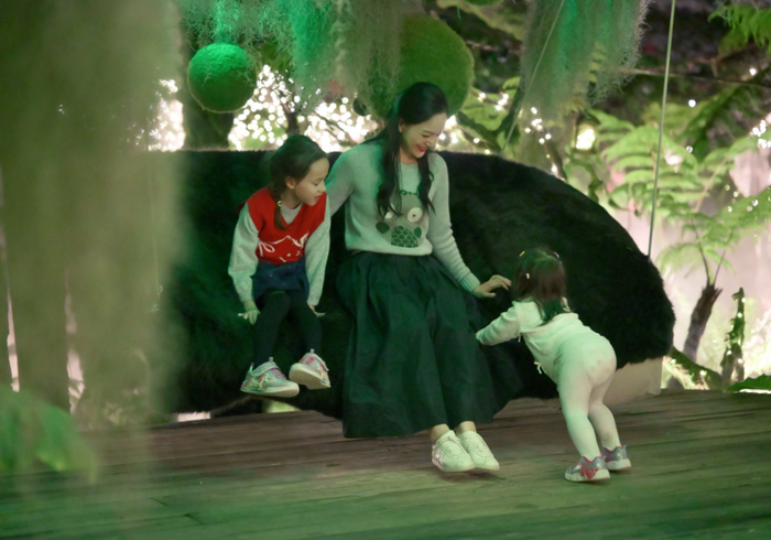 Lan Phương đời thường bên hai con gái, tận hưởng cuộc sống mẹ đơn thân bình yên và giàu năng lượng tích cực