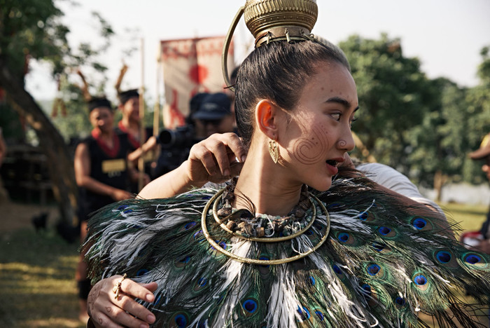 Nhân vật Mỵ nương Tiên Dung do diễn viên Thanh Tâm đảm nhận được xây dựng với tạo hình kết hợp giữa vẻ đẹp cao quý.