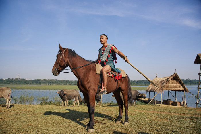 &nbsp;Chử Đồng Tử do Xuân Phúc đảm nhận được xây dựng với hình ảnh mộc mạc, gần gũi với đời sống lao động.&nbsp;