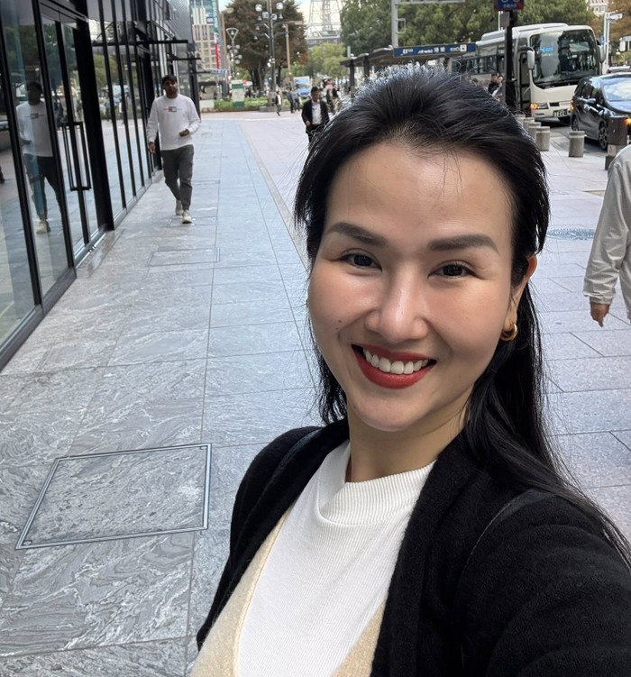 Võ Hạ Trâm sử dụng chiếc điện thoại trị giá 8 chữ số. Ảnh: FBNV