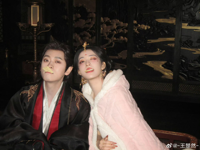 Vương Sở Nhiên và Thừa Lỗi xuất hiện với trang phục cổ trang quen thuộc.