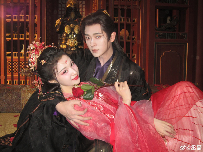 Loạt ảnh hậu trường của Vương Sở Nhiên và Thừa Lỗi khiến fan 'đứng ngồi không yên'.