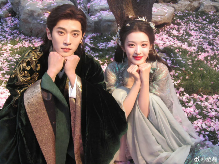 Loạt ảnh hậu trường đáng yêu của cặp đôi Vương Sở Nhiên và Thừa Lỗi.