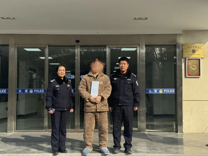 Mua ghế qua mạng, người đàn ông ngỡ ngàng khi nhận thêm 'món quà' giá trị hơn 1 tỷ đồng Ảnh 3