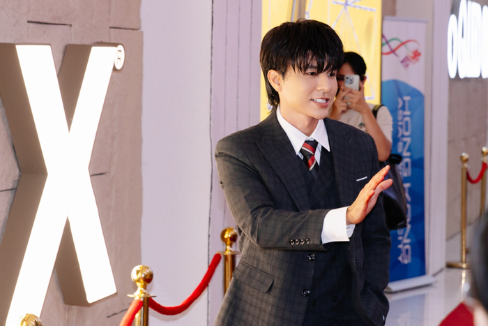 Steven Nguyễn trở thành gương mặt được bàn luận nhiều trên mạng xã hội sau thành công của Mưa Đỏ