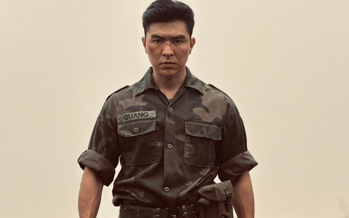 Steven Nguyễn trong tạo hình nhân vật Quang của phim điện ảnh lịch sử Mưa Đỏ