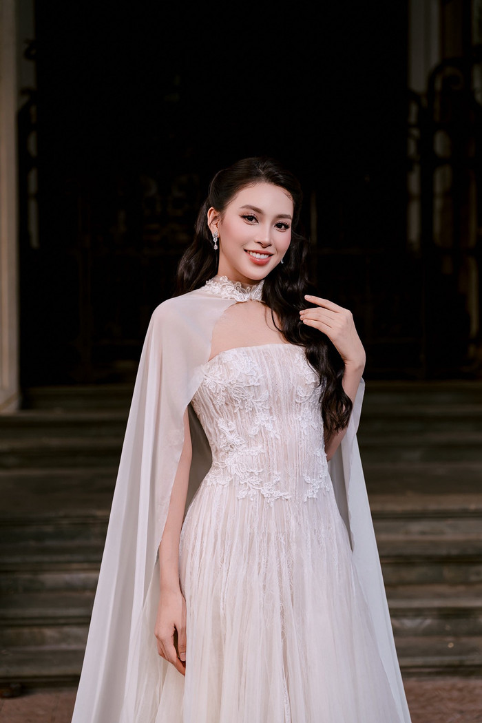 Tiểu Vy toát ra nguồn năng lượng tích cực mỗi khi xuất hiện. Ảnh: FBNV