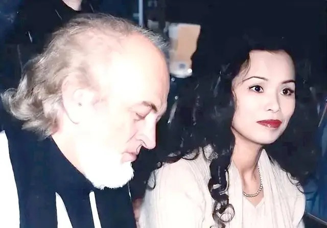 Nữ ca sĩ rơi vào bi kịch lấy chồng ngoại quốc hơn 25 tuổi, nay sống một mình nuôi 3 con trai Ảnh 2