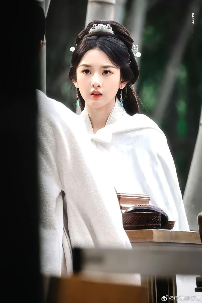 Tống Tổ Nhi vào vai Kiều Man (Tiểu Kiều), dù gặp nhiều khó khăn trong lúc ra mắt, nhưng bộ phim vẫn giữ được sức hút. - Ảnh: Weibo