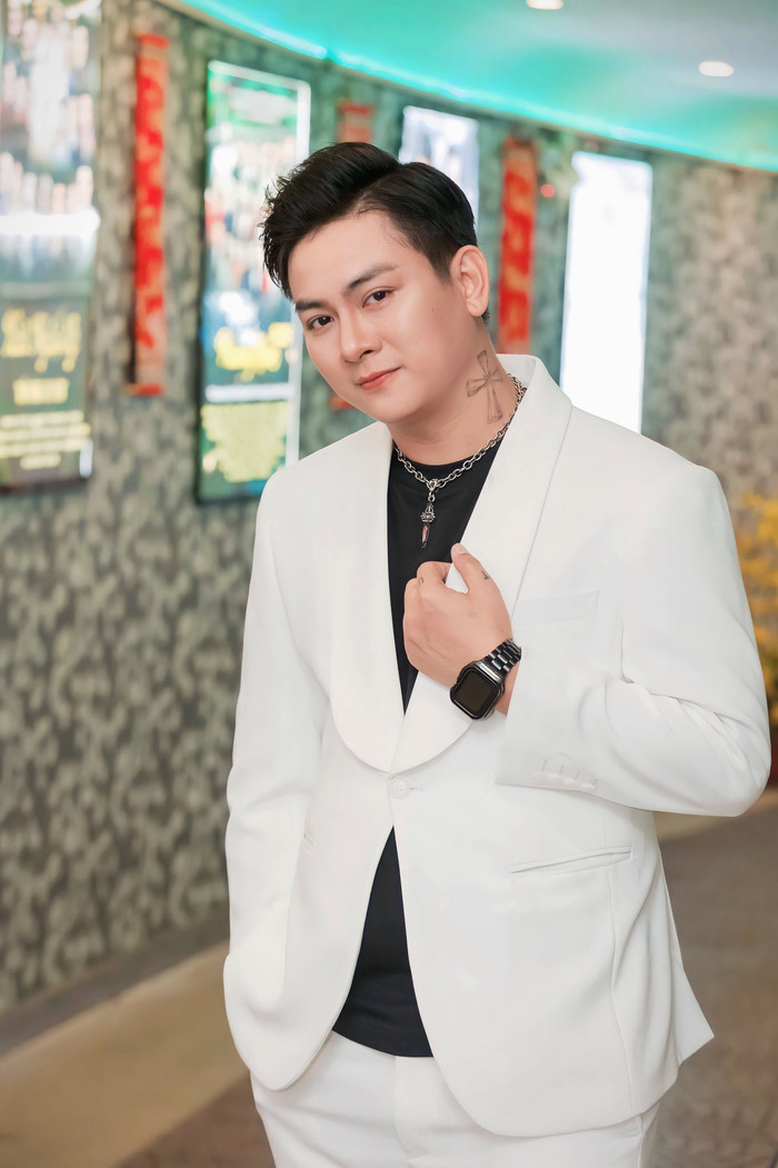 Nhiều khán giả vui mừng khi thấy Hoài Lâm tái xuất showbiz với tinh thần vui vẻ hơn trước.