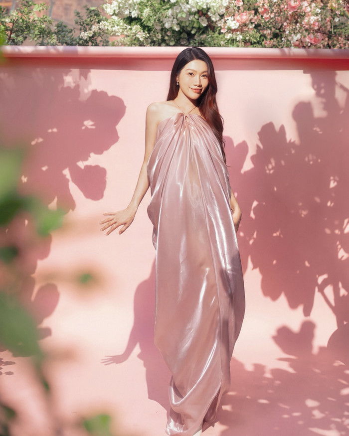 Vẻ ngoài rạng rỡ, tràn đầy sức sống của người đẹp 9X khi mang thai.