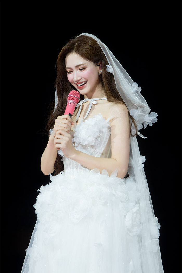 Hòa Minzy không ít lần đề cập đến chuyện cưới xin.