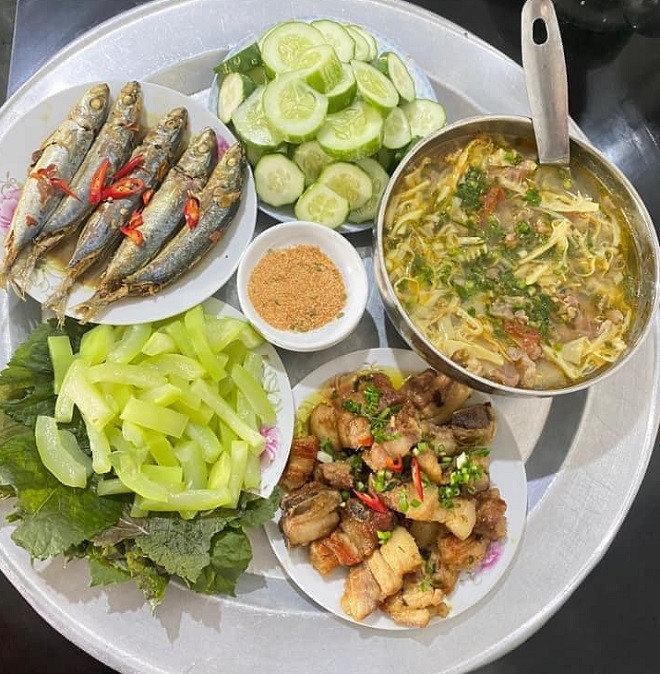 Ở quê vợ chồng Hồ Văn Cường, bữa cơm mùa hè có thể giản dị nhưng thiếu một thứ là 'không ra chất Nghệ' Ảnh 3