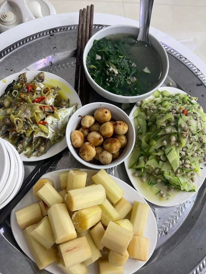 Ở quê vợ chồng Hồ Văn Cường, bữa cơm mùa hè có thể giản dị nhưng thiếu một thứ là 'không ra chất Nghệ' Ảnh 2