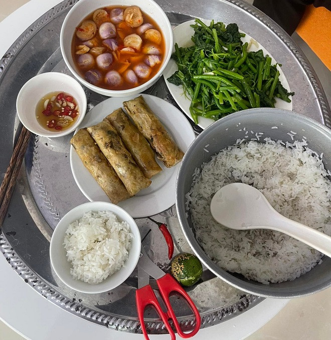 Ở quê vợ chồng Hồ Văn Cường, bữa cơm mùa hè có thể giản dị nhưng thiếu một thứ là 'không ra chất Nghệ' Ảnh 6