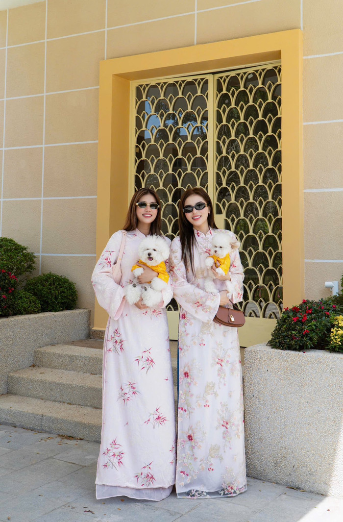 2 nàng hậu đón năm mới cùng nhau.