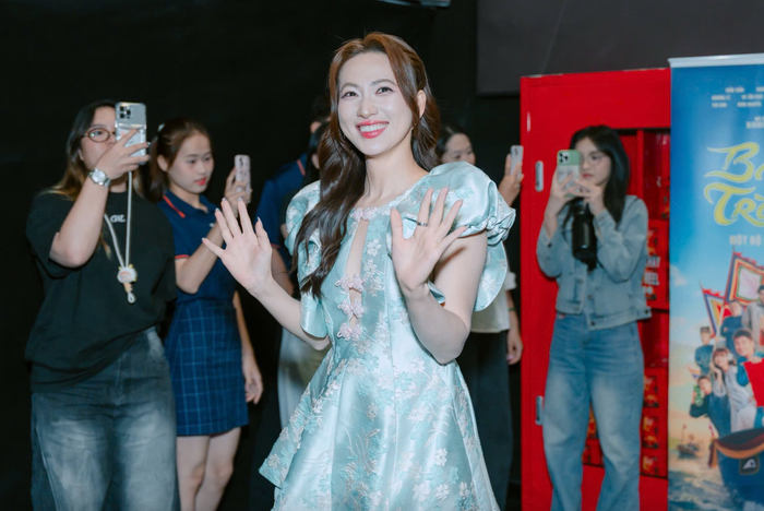 Bộ phim Báu Vật Trời Cho do Phương Anh Đào đóng chính hiện đang ở vị trí thứ 3 trên bảng xếp hạng phòng vé (Ảnh: FBNV).