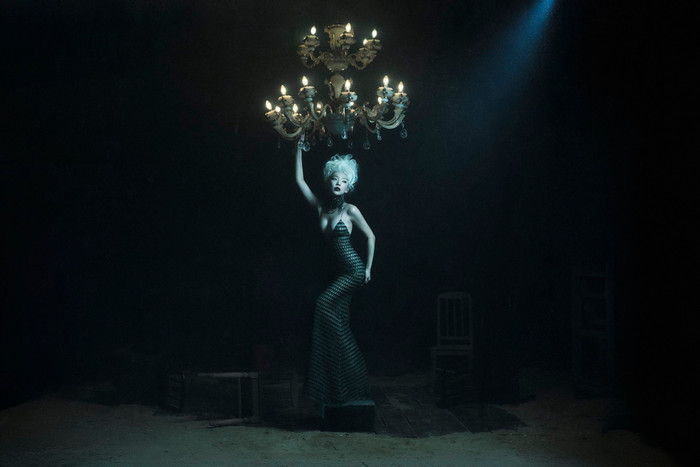 Nữ ca sĩ diện thiết kế dáng ôm sát với phom đuôi cá. Ảnh: FBNV