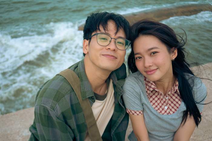 Song song với hành trình theo đuổi ước mơ là chuyện tình mộc mạc của Mộng Hoài và Minh Hiếu.&nbsp;