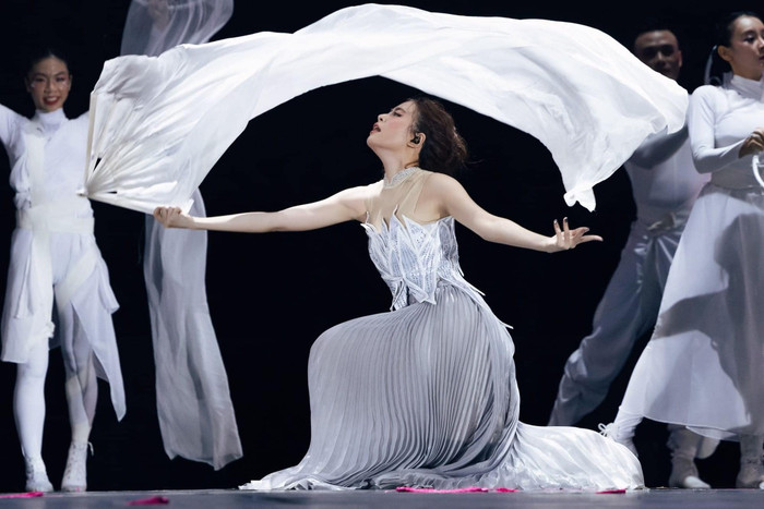 Chưa có câu trả lời với Hoàng Thùy Linh Ảnh 3