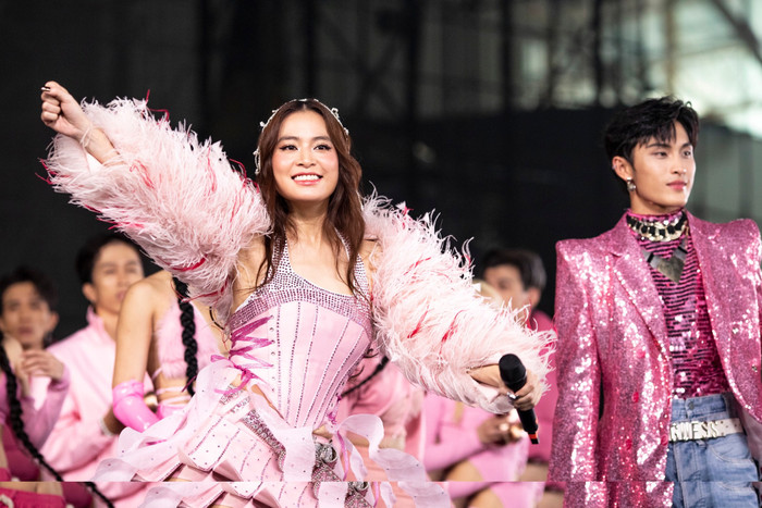 Chưa có câu trả lời với Hoàng Thùy Linh Ảnh 6