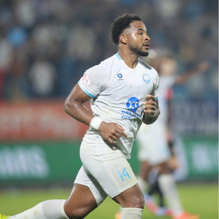 Xuân Son sắm vai người hùng. Ảnh: CLB Nam Định