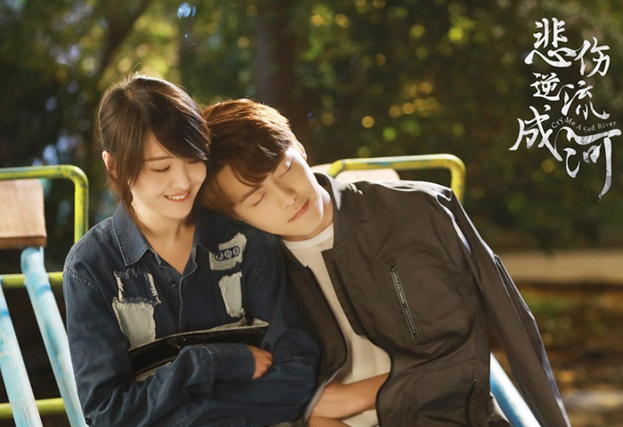 Bộ phim khai thác nỗi đau tuổi học trò dưới góc nhìn u tối. Phiên bản điện ảnh tập trung vào bi kịch của Dịch Dao - cô gái bị cô lập và dồn đến đường cùng, trong khi bản truyền hình mở rộng hơn về những mối quan hệ thanh xuân. Dù ở phiên bản nào, tác phẩm vẫn để lại dư âm nặng nề về hậu quả của sự thờ ơ và bạo lực tinh thần.