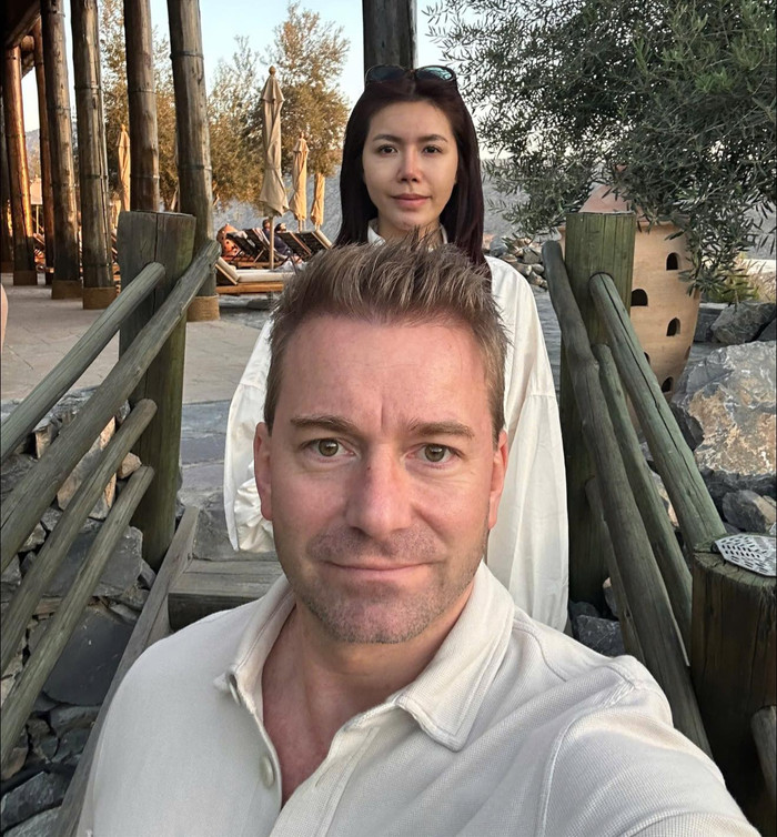 Minh Tú và chồng trong khoảng thời gian có mặt ở Oman. Nữ người mẫu từng chia sẻ nhiều hình ảnh đẹp khi có mặt tại nơi đây. Ảnh: FBNV