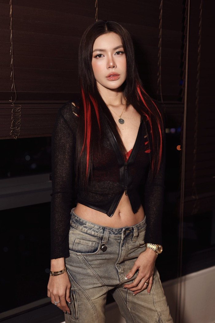 Nhiều đồng nghiệp, khán giả vẫn đang chờ đợi vợ chồng Minh Tú sớm báo tin trở lại Việt Nam. Ảnh: FBNV