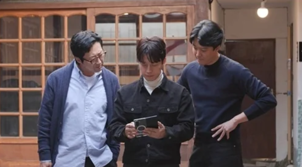 Khoảnh khắc xúc động khi hai nam chính Chuyện Tình Paris đứng cạnh nhau trong cùng một khung hình