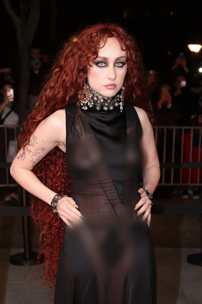 Chappell Roan gây sốc với trang phục 'bán nude' tại Paris Fashion Week. Ảnh: Getty Images