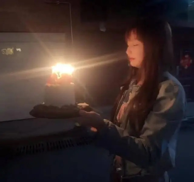 Bắt trend 'bánh sinh nhật phun lửa', nữ diễn viên 27 tuổi gặp tai nạn kinh hoàng Ảnh 1