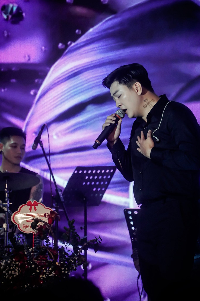Đang hát mà khán giả liên tục xin chụp ảnh, Hoài Lâm xử lý 10 điểm Ảnh 4