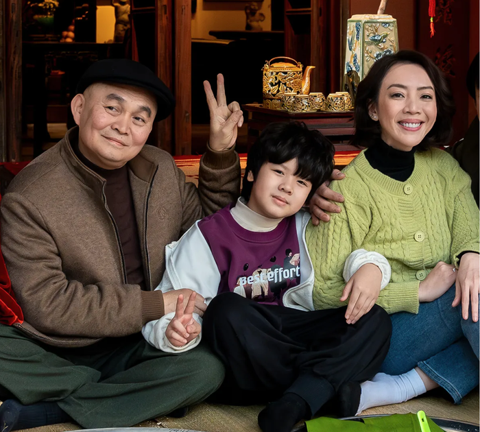 Màn kết hợp xuyên miền giữa Xuân Hinh và Thu Trang tạo nên những khoảnh khắc thú vị trên màn ảnh rộng. - Ảnh: NSX