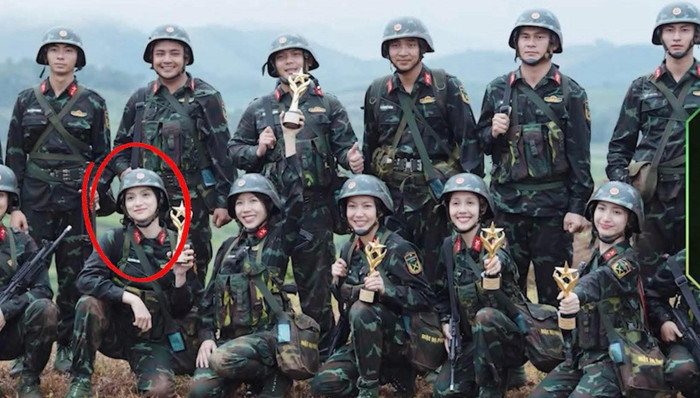 Khoảnh khắc Hương Giang chung khung hình với Hòa Minzy và chồng sắp cưới khiến nhiều netizen bất ngờ, thích thú.