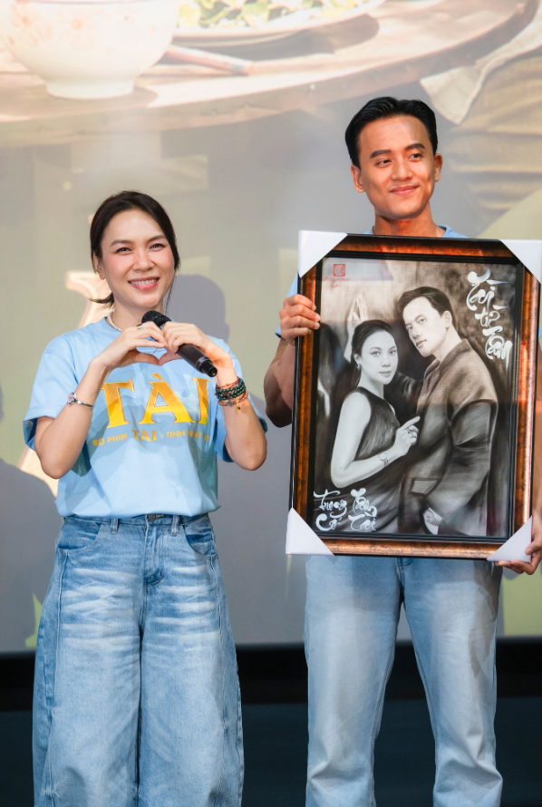 Hai nghệ sĩ nhận được sự ủng hộ lớn của khán giả khi đi quảng bá phim Tài