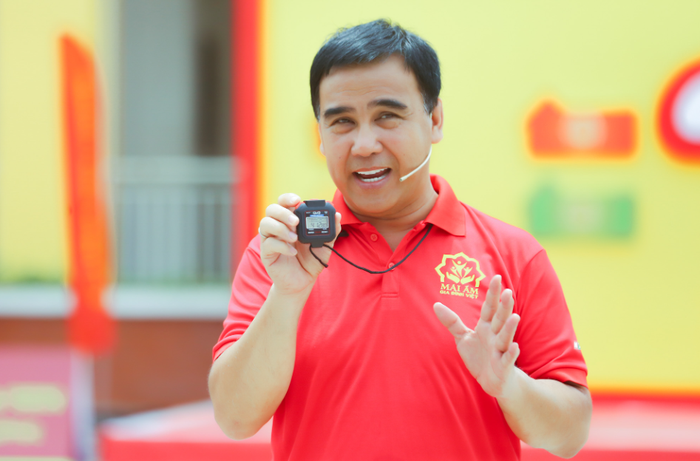 Ngoài điện ảnh, Quyền Linh vẫn là gương mặt quen thuộc của nhiều chương trình truyền hình cộng đồng