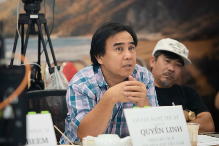 Quyền Linh tham gia hội đồng casting, trực tiếp theo dõi phần thử vai của các diễn viên trẻ