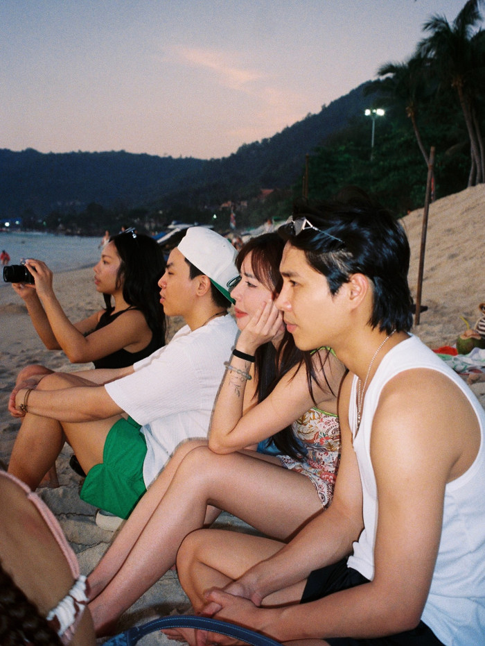 Tăng Duy Tân và Bích Phương từng đi du lịch chung với nhóm bạn thân thiết. Ảnh: Quỳnh Anh Shyn