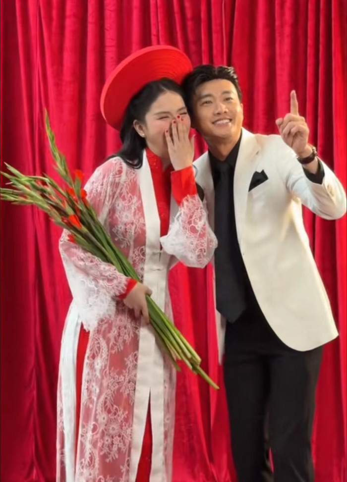 Đăng ảnh với Ngọc Trinh, Quốc Trường hài hước viết: “Là giả đó đừng đi đồn”. (Ảnh từ Meow Entertainment)