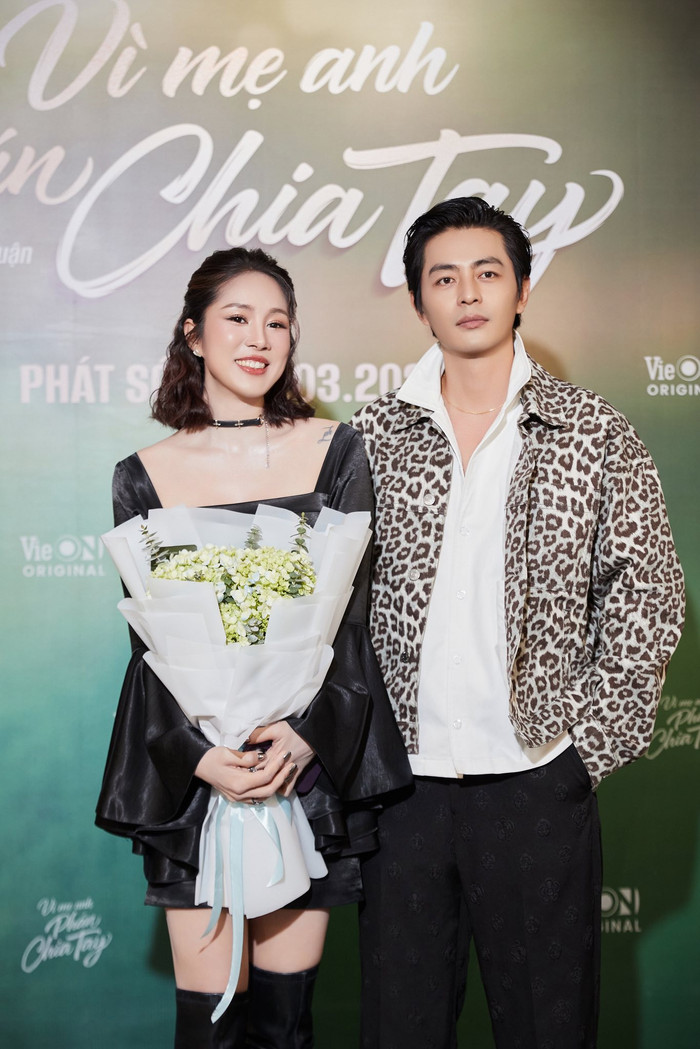 Lê Phương rạng rỡ sánh đôi bên 'người tình'. Ảnh: FBNV