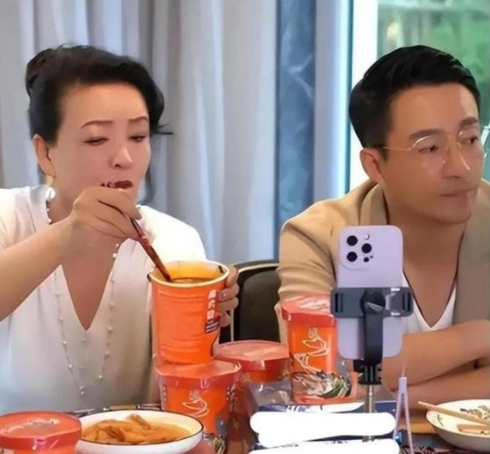 Các buổi livestream của Trương Lan và Uông Tiểu Phi thường thu hút lượng lớn người xem